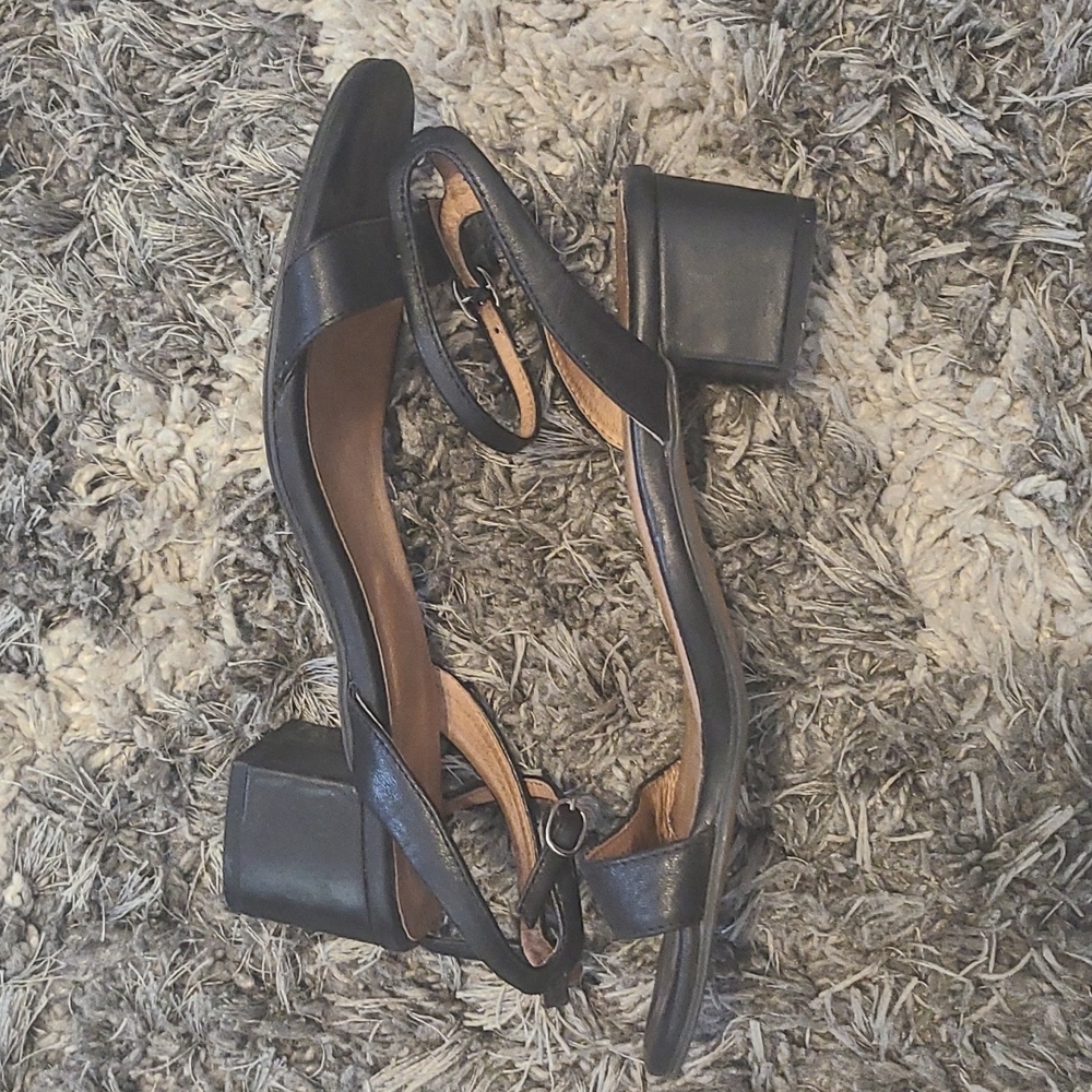 J Jill Heels - Picture 3 of 6